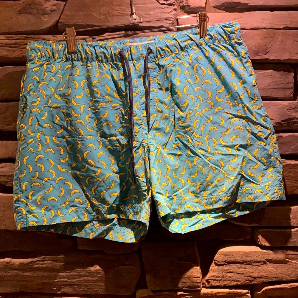 Men’s 5” banana print shorts
